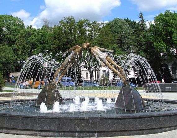 Описание памятника влюбленным в Харькове